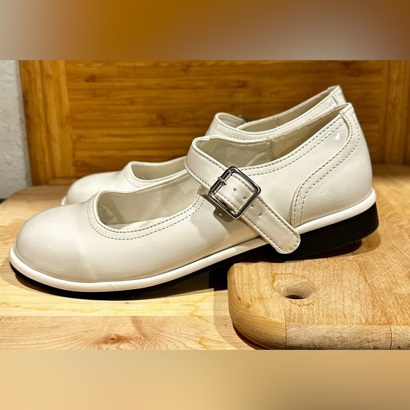 NEW Steve Madden Winter White Ecru Patent Leather Mary Jane Shoe - Picture 4 of 7